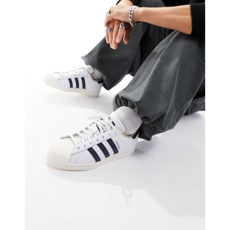 Superstar blanche clearance et bleu marine