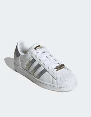 basket adidas blanche et doré