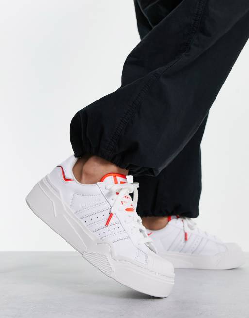 Adidas blanc outlet rouge