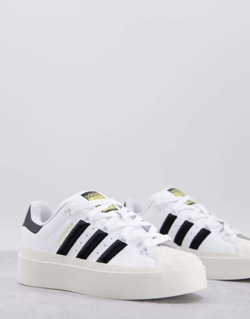 adidas Originals - Superstar Bonega - Plateausneakers i tredobbelt hvid