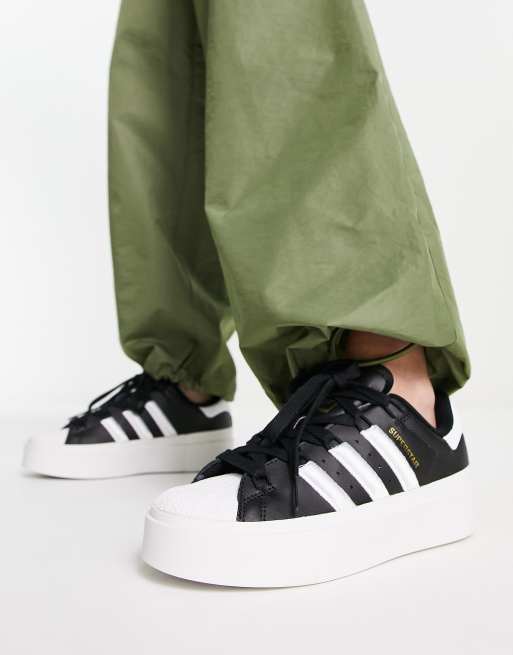 adidas Originals Superstar Bonega Sneakers met plateauzool in zwart en wit