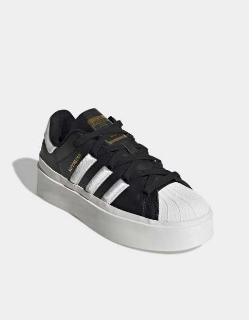 adidas Originals – Superstar Bonega – Svarta och vita sneakers
