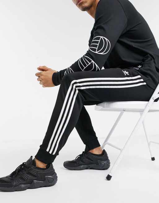 adidas Originals – – Eng geschnittene Jogginghose mit den drei Streifen in Schwarz |