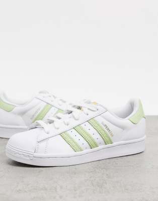 kokain Økologi Overskrift adidas - Originals Superstar - Hvide sneakers med grønne detaljer | ASOS