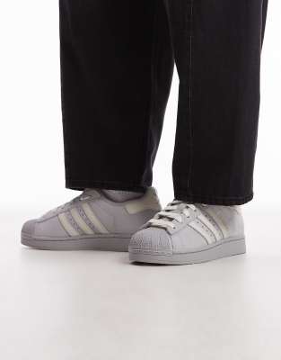 adidas Originals - Superstar II - Sneaker aus Nubukleder in Grau