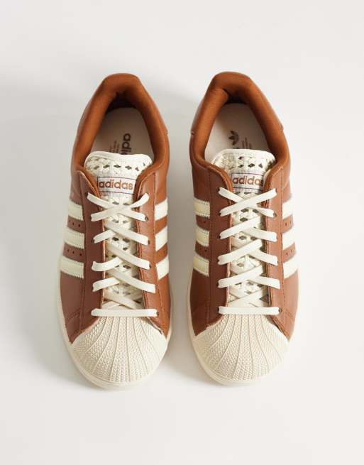 adidas Originals – Superstar II – Sneaker in Braun mit Häkelstoff-Zunge , 3 von 5
