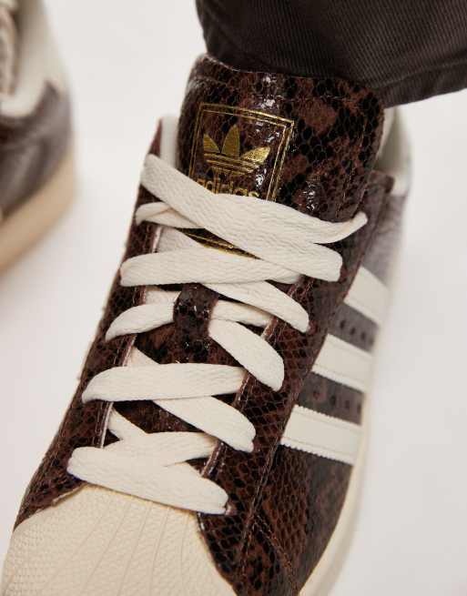adidas Originals – Superstar II – Sneaker in Braun mit Schlangenprint, 4 von 5
