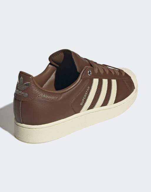 adidas Originals Superstar II Sneaker in Braun und Cremeweiß, 3 von 4