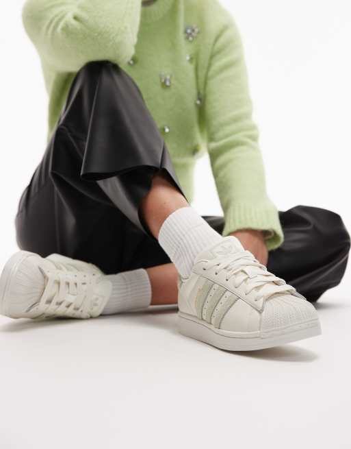 adidas Originals – Superstar II – Sneaker in Weiß mit hellgrünen Streifen in Felloptik , 5 von 5