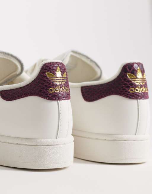 adidas Originals – Superstar II – Sneaker in Weiß mit kastanienbraunem Kroko-Logo, 2 von 5