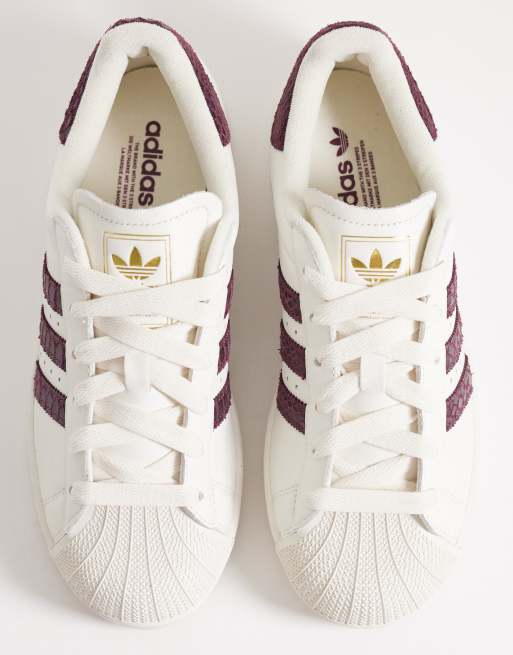 adidas Originals – Superstar II – Sneaker in Weiß mit kastanienbraunem Kroko-Logo, 3 von 5