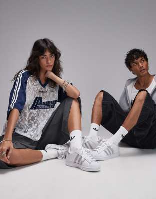 adidas Originals - Superstar II - Sneaker in Weiß und Grau