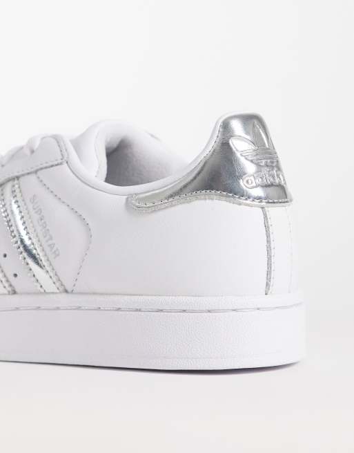adidas Originals – Superstar II – Sneaker in Weiß und Metallic-Silber , 2 von 5