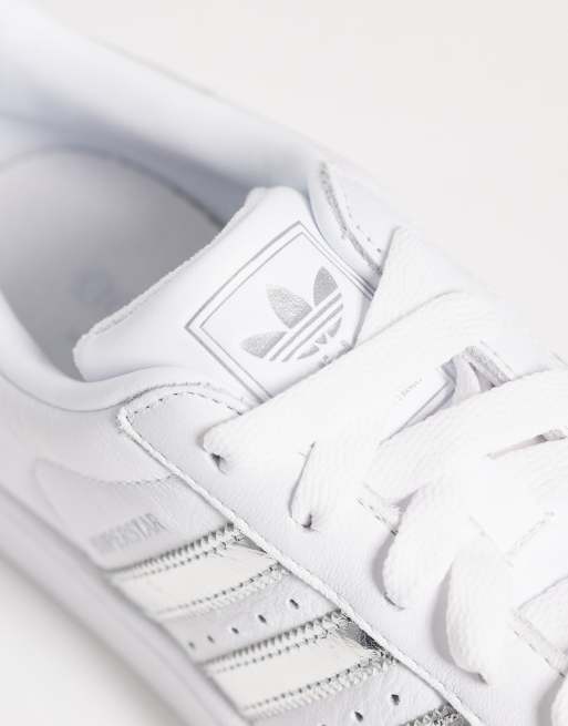 adidas Originals – Superstar II – Sneaker in Weiß und Metallic-Silber , 4 von 5