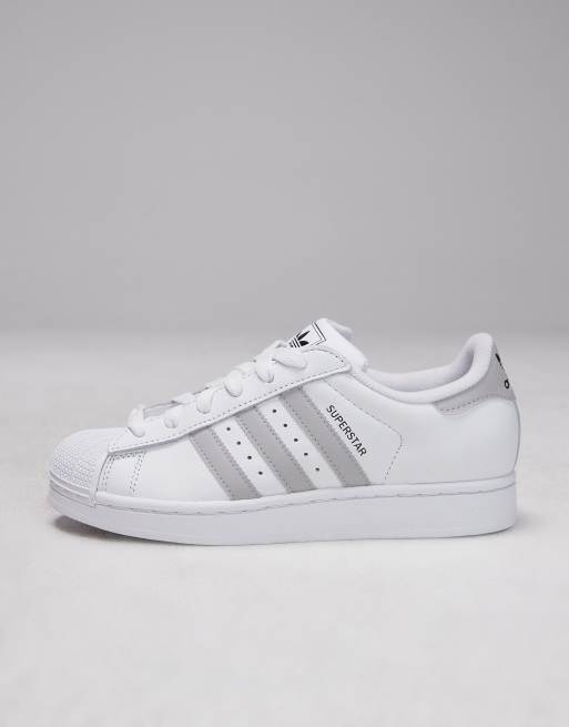 adidas Originals Superstar II Sneakers in wit en grijs ASOS