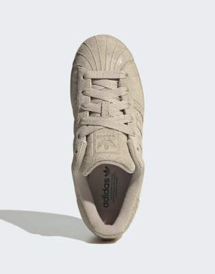 Khaki Three / Khaki Three