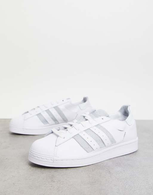 maximaal Soedan Smash adidas Originals Superstar - Minimalistische sneakers in wit met grijze  strepen | ASOS