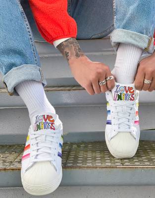 Adidas superstar online pride