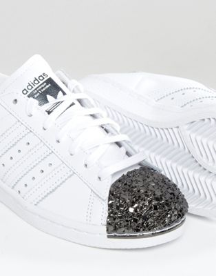 adidas Originals - Superstar - Scarpe da ginnastica bianche con punta  metallizzata argento | ASOS