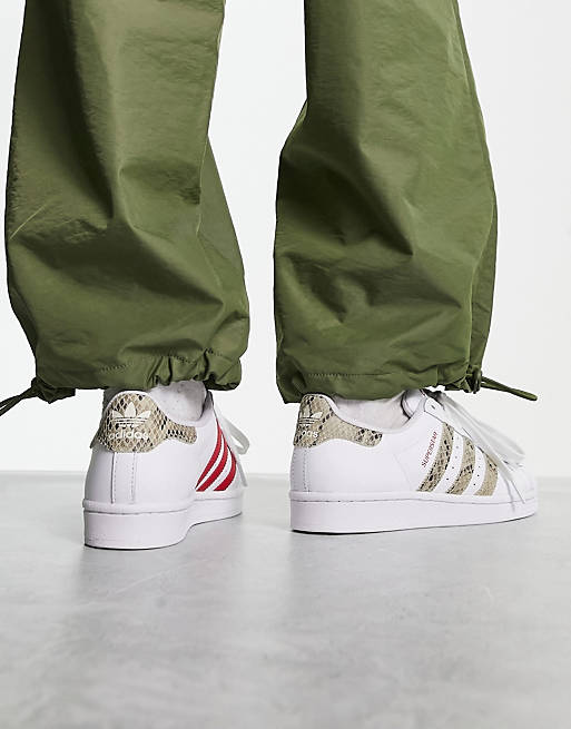 Mens bevestigen weefgetouw adidas Originals Superstar snake print sneakers in white | ASOS