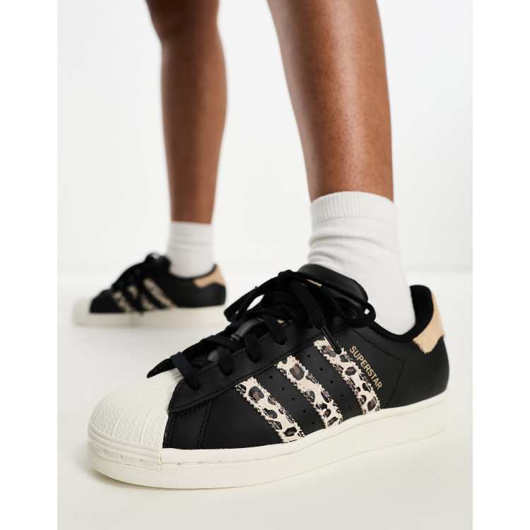 adidas Originals Superstar Sneaker in Schwarz und mit Leopardenmuster ASOS