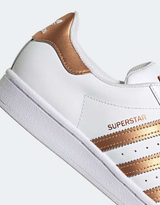 adidas Originals Superstar Sneaker in WeiB Kupfer ASOS