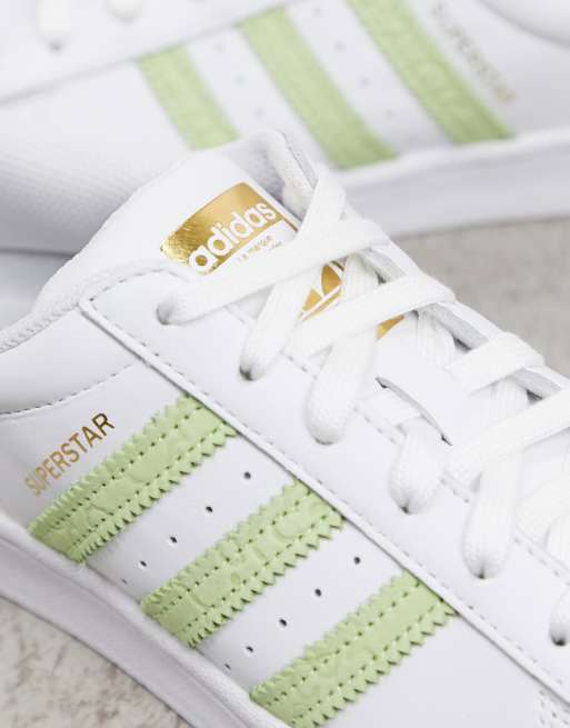 Armoedig Buitenshuis walvis adidas Originals – Superstar – Sneaker in Weiß mit grünen Details | ASOS