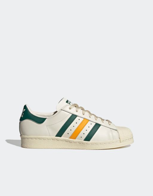 adidas Originals Superstar Sneaker in WeiB und Grun mit gelben Streifen ASOS