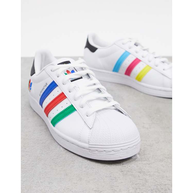 adidas Originals Superstar Sneakers bianche con trifoglio multicolore