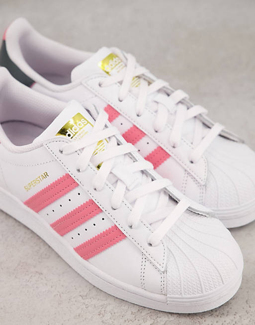 adidas - Superstar - Sneakers hvid med pink detaljer | ASOS