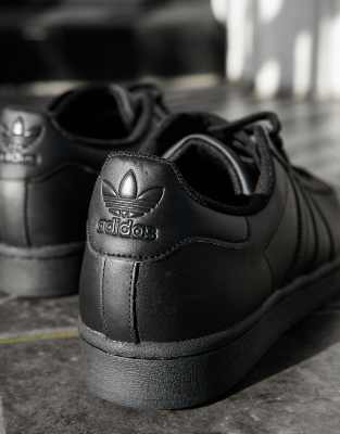 adidas superstar triple black
