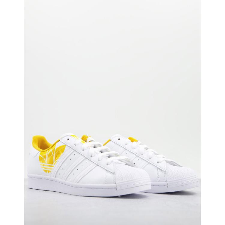 verteren Chinese kool Lyrisch adidas Originals Superstar - Sneakers in wit en goud | ASOS