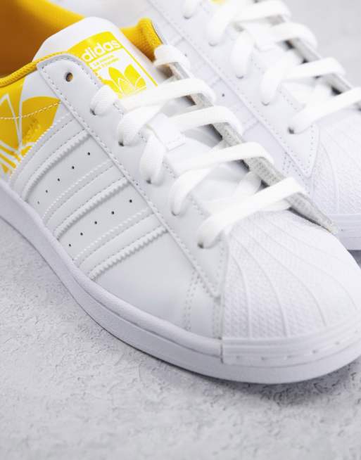 adidas Originals Superstar - Sneakers in wit en goud, 2 van 4