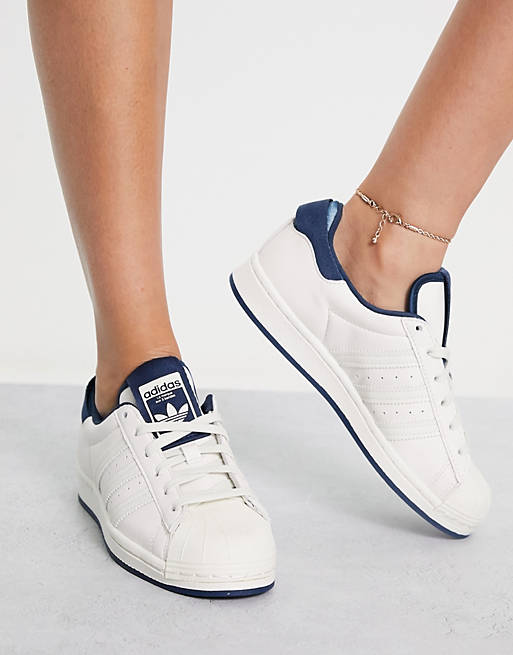 duim Wolf in schaapskleren saai adidas Originals Superstar - Sneakers in wit met blauwe strepen | ASOS