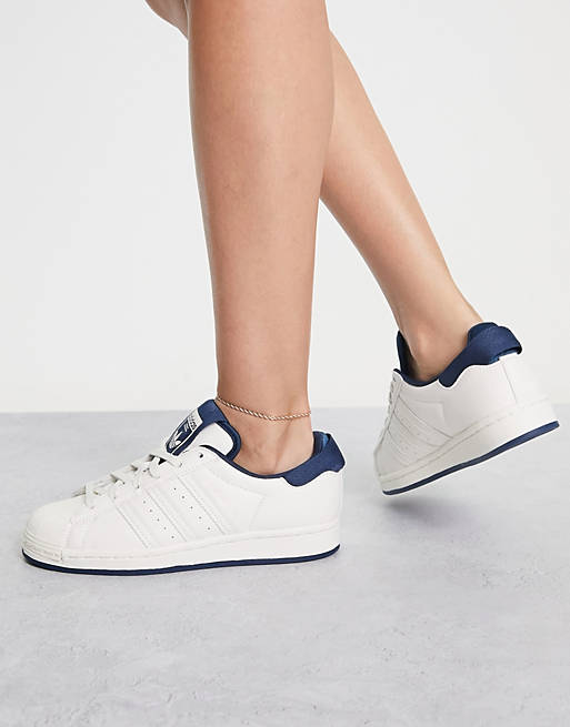 Trouwens Gloed breedte adidas Originals Superstar - Sneakers in wit met blauwe strepen | ASOS
