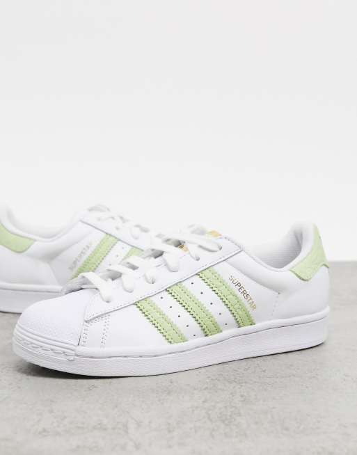 Gewend aan Vooruit focus adidas Originals Superstar - Sneakers in wit met groene details | ASOS