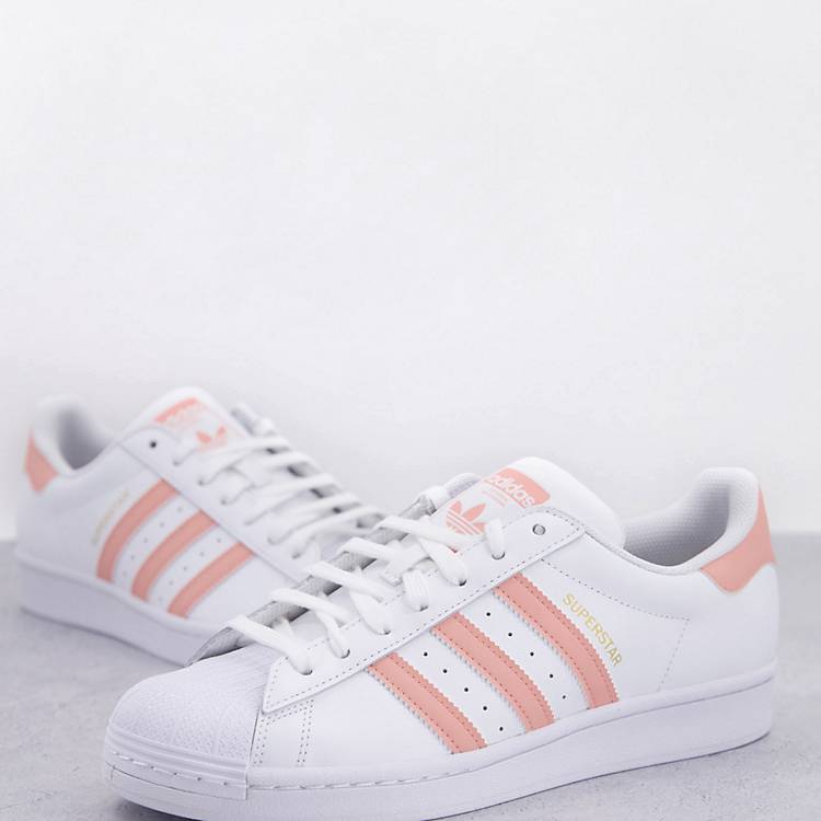 tand reflecteren Gorgelen adidas Originals Superstar - Sneakers in wit met roze strepen | ASOS