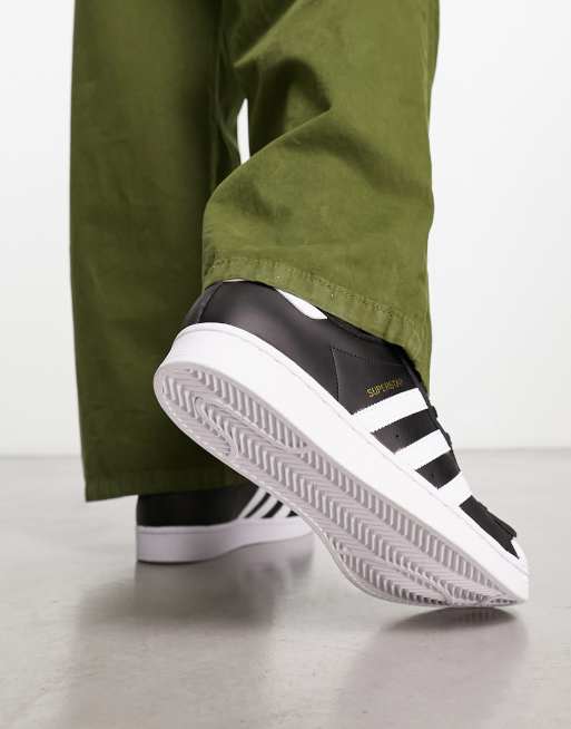 Adidas zwart met store witte strepen