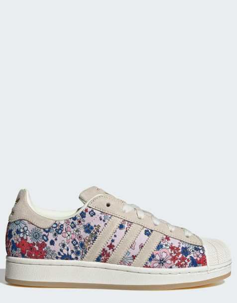 adidas Originals Superstar sneakersy we wzór kwiatowy z gumową podeszwą - view 1