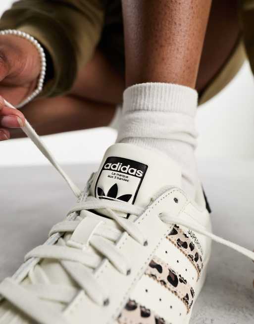 Adidas off 2025 white superstar