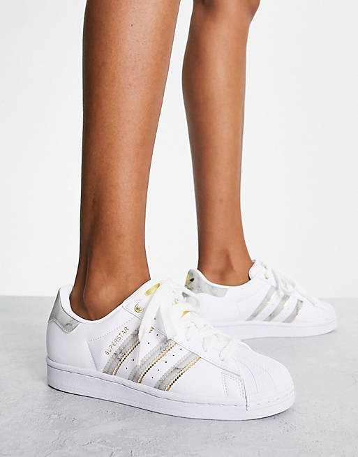 pk hack Op grote schaal adidas Originals Superstar trainers in white with marble stripes | ASOS
