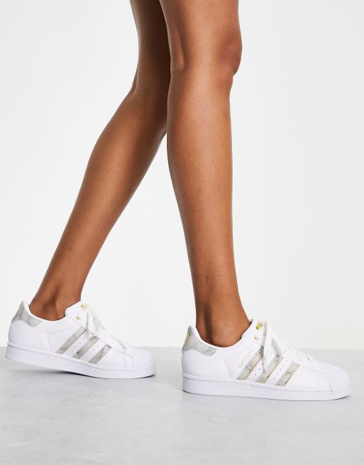 Adidas originals womens superstar shop trainer white / grey pearl