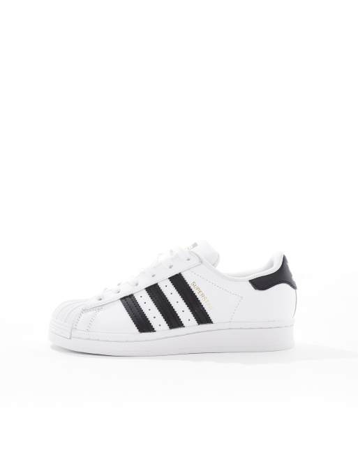 Adidas superstar 2025 trainers size 8