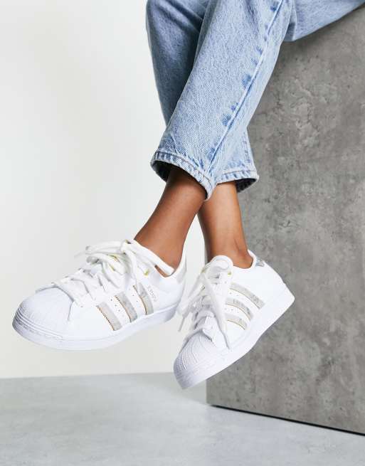 adidas Originals – Superstar – Vita sneakers med marmorerade ränder