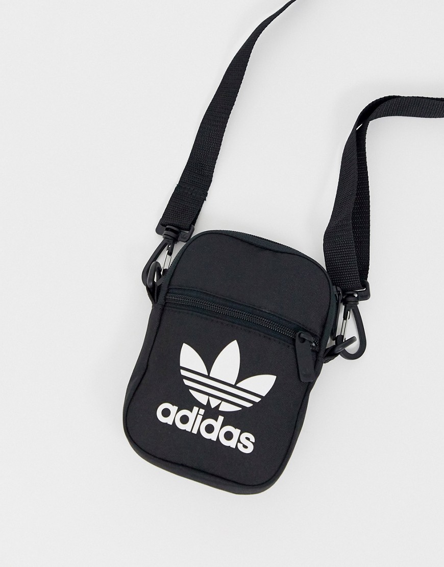 Adidas Originals – Svart flygväska med treklöverlogga