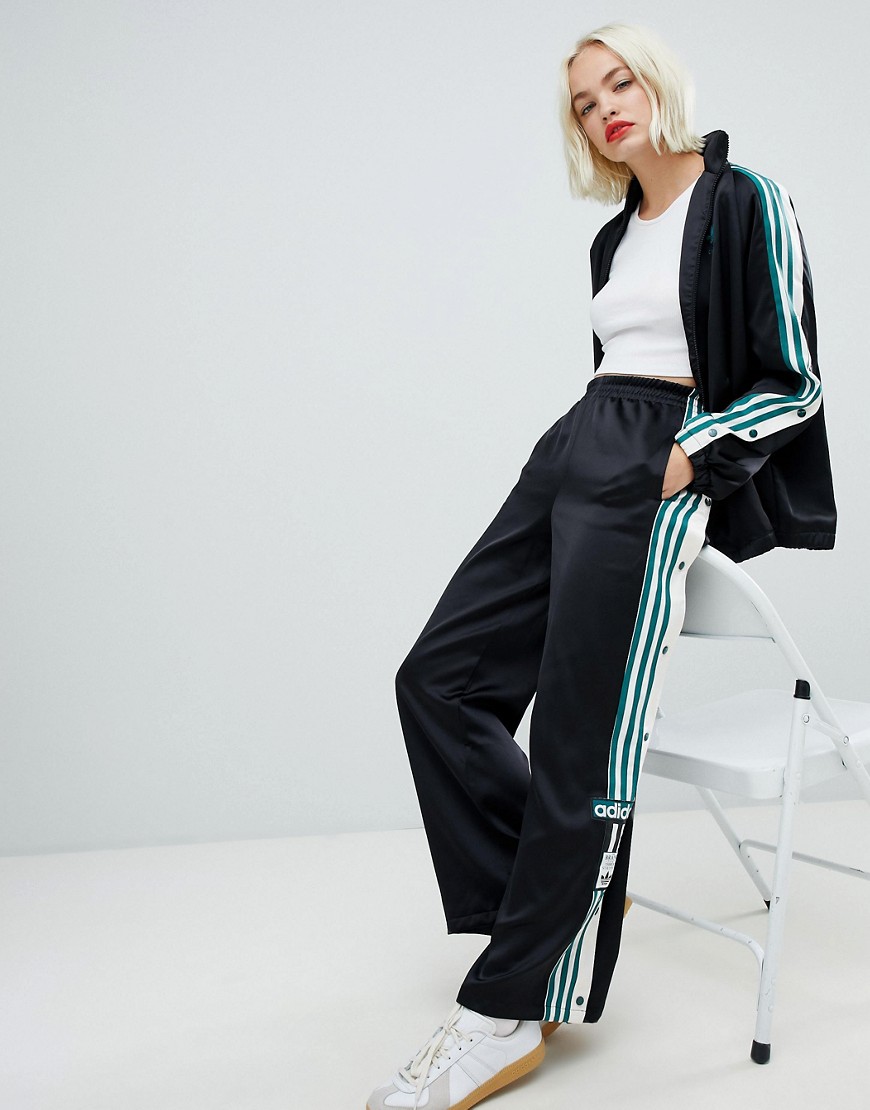 Adidas Originals – Svarta byxor med trcykknappar, tre ränder och vintagelogga