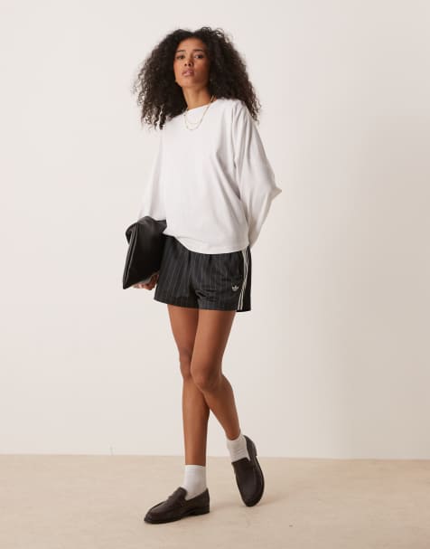 adidas Originals – Svarta, kritstrecksrandiga shorts i satin - view 1