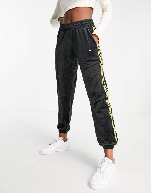 adidas Originals – Svarta träningsbyxor i velour med tre ränder