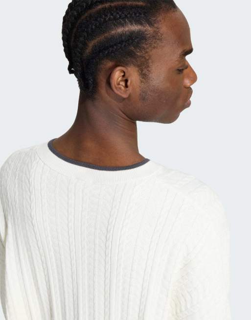 adidas Originals Sweatshirt mit Zopfmuster und Rundhalsausschnitt in Cloud White, 4 von 4