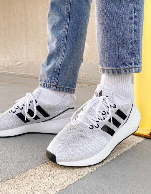 adidas Originals - Swift Run 22 - Hvide og sorte sneakers | ASOS
